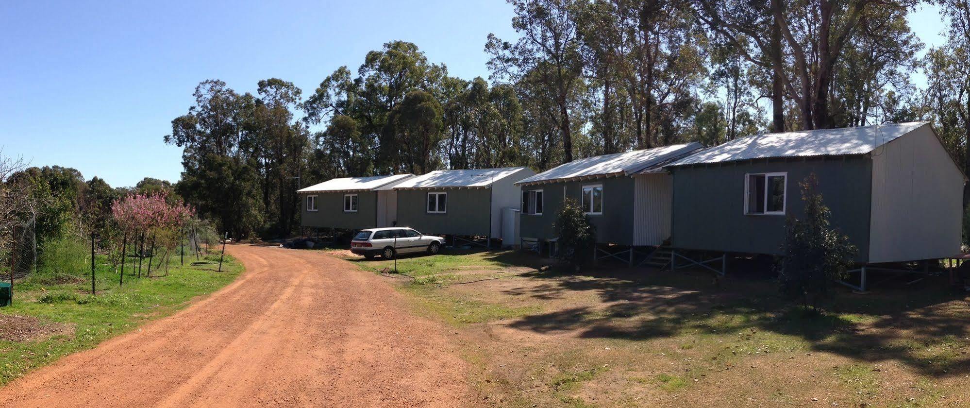 Chalets On Stoneville Exterior photo